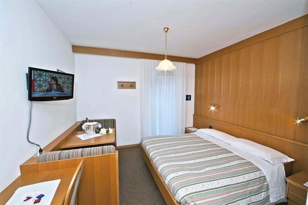 קאמפיטלו די פאסה Hotel Ladina מראה חיצוני תמונה