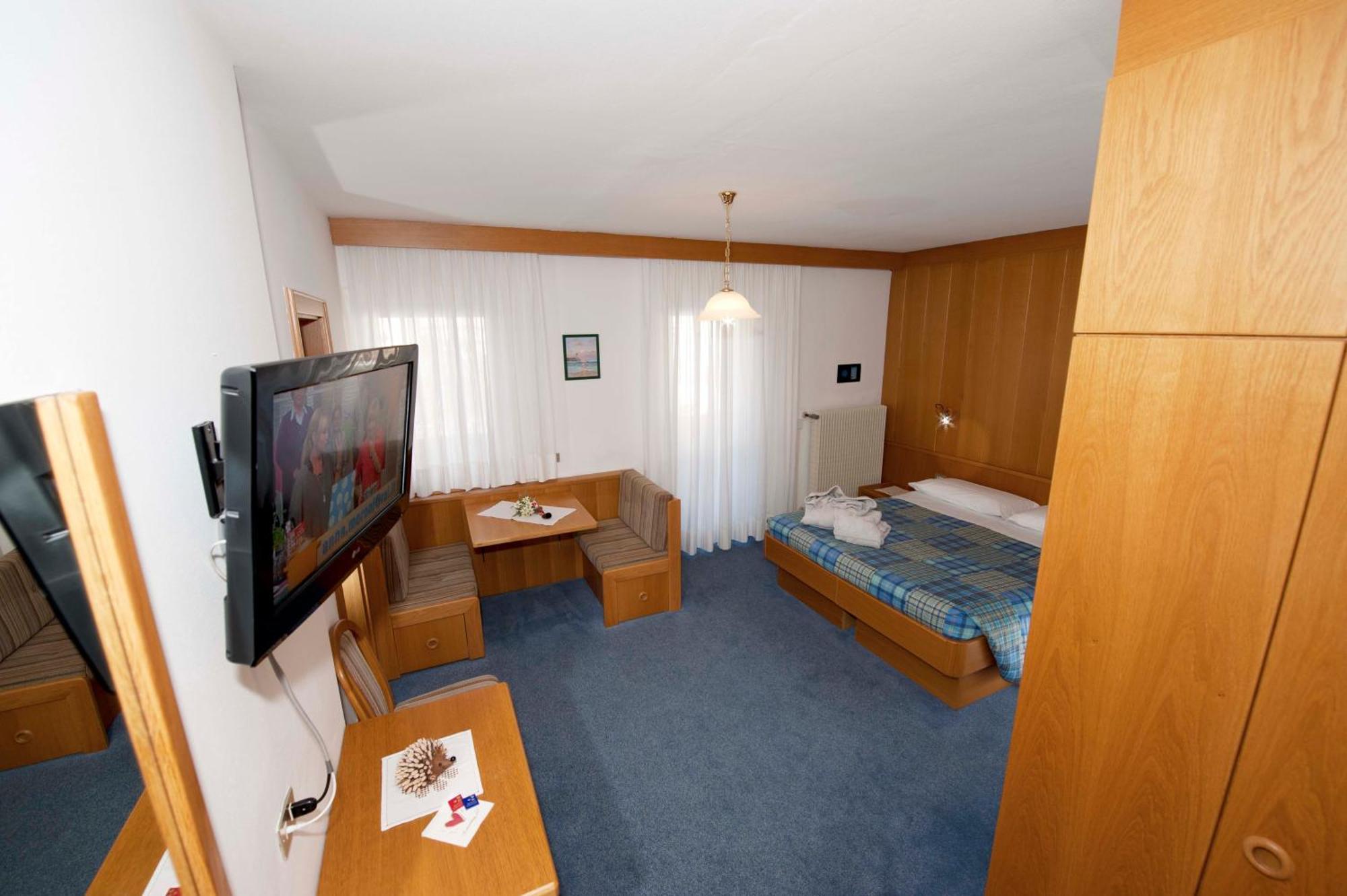 קאמפיטלו די פאסה Hotel Ladina מראה חיצוני תמונה