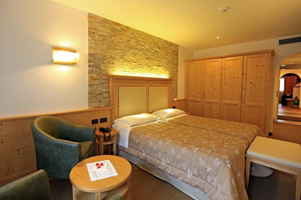 קאמפיטלו די פאסה Hotel Ladina חדר תמונה