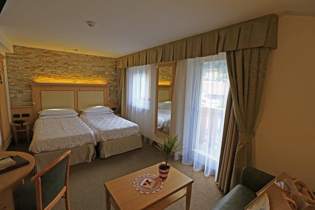 קאמפיטלו די פאסה Hotel Ladina חדר תמונה