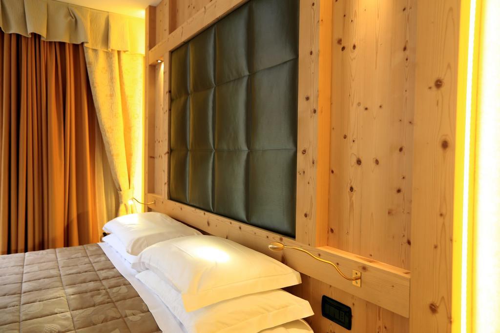 קאמפיטלו די פאסה Hotel Ladina חדר תמונה