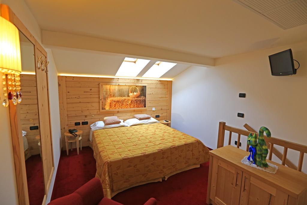 קאמפיטלו די פאסה Hotel Ladina חדר תמונה