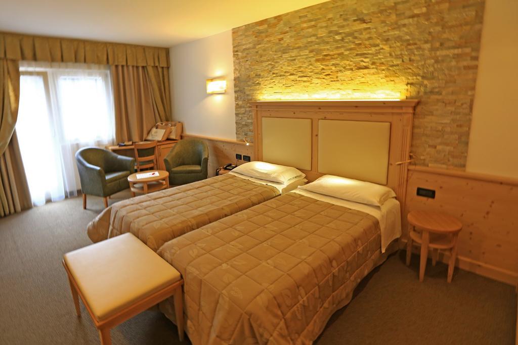 קאמפיטלו די פאסה Hotel Ladina חדר תמונה