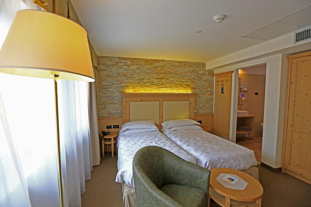 קאמפיטלו די פאסה Hotel Ladina חדר תמונה